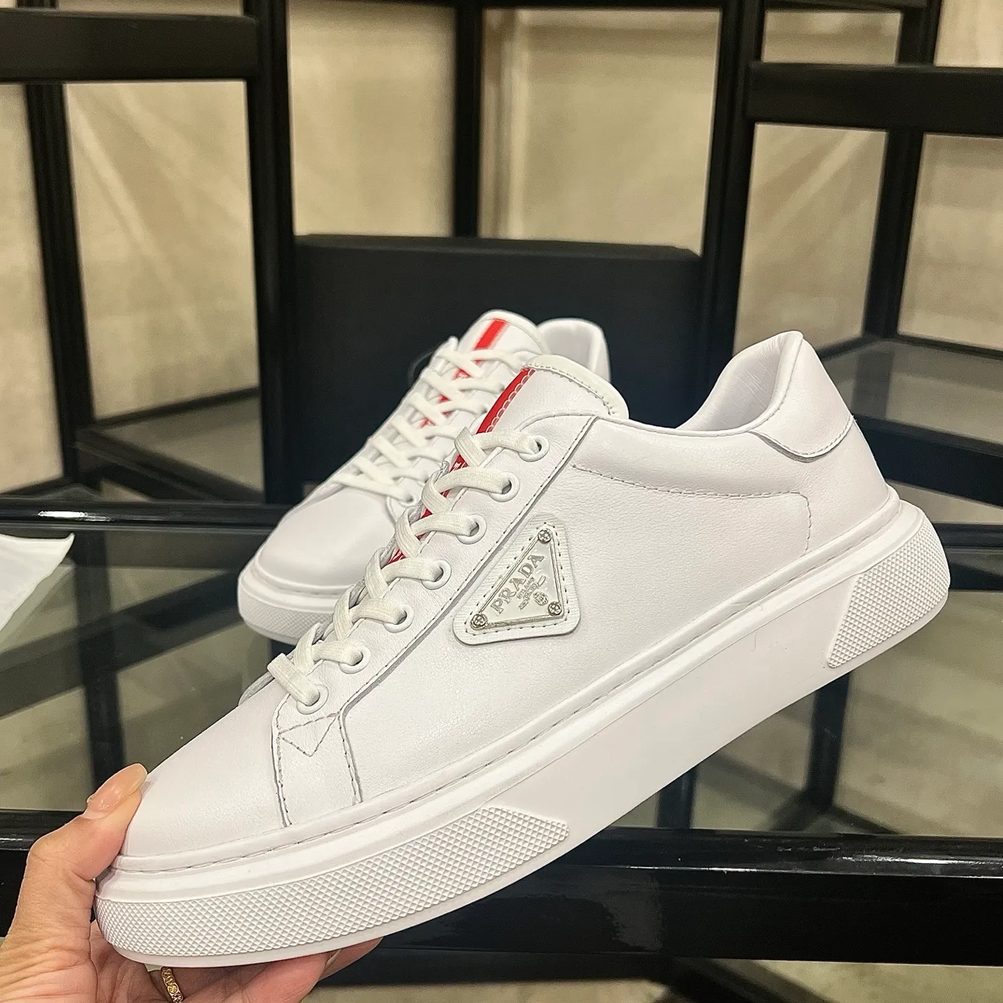 Men's shoes💰440 Prada/Prada Men's new casual shoes, this upper is made of imported calfskin + sheep lining! The outside is decorated with the P family's classic metal triangle enamel logo, and the outsole is made of non-slip sports foam ultra-light outsole, which feels good on the feet and is a fashionable and fashionable item!  Size: 38-44 (45 customized)